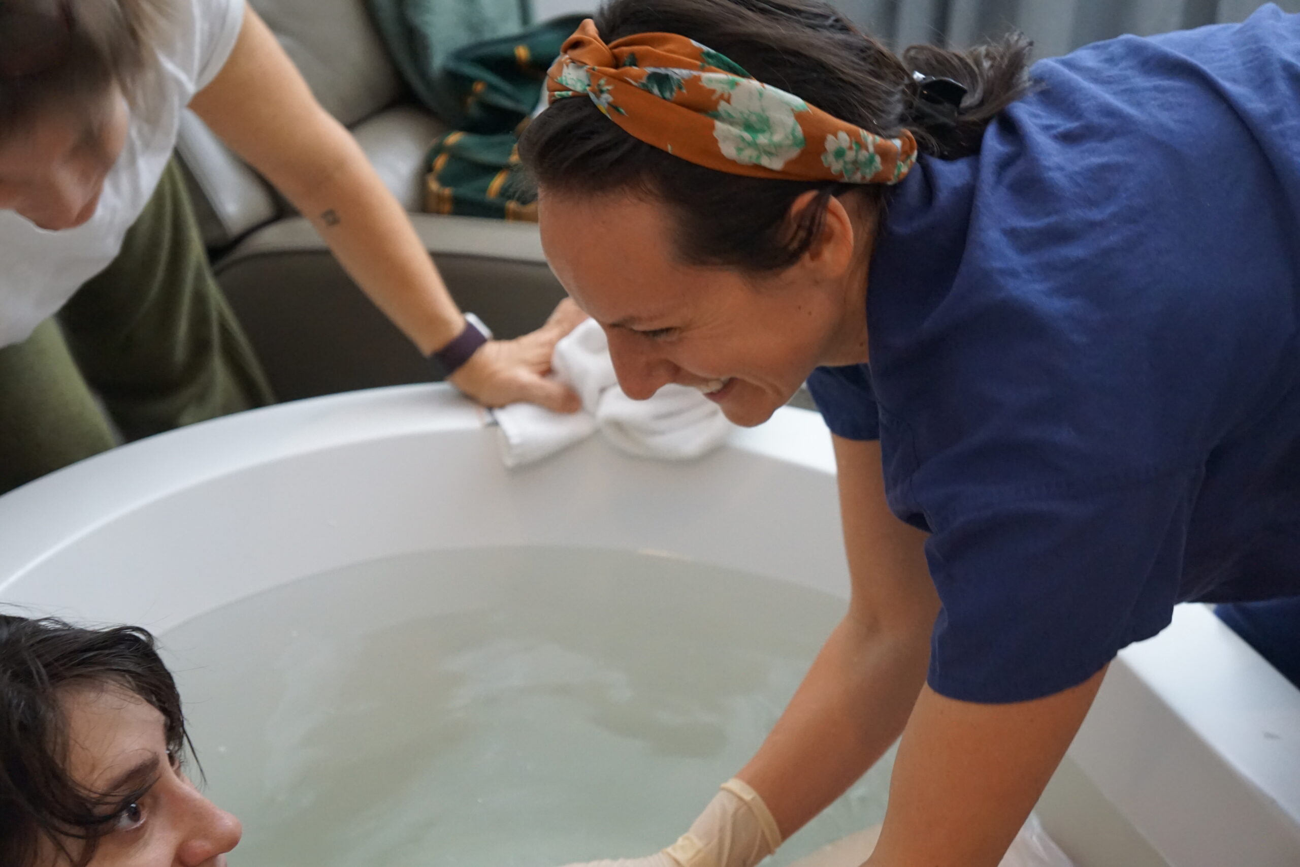Certified-nurse-midwife-with-laboring-woman-in-tub-at-birth-center