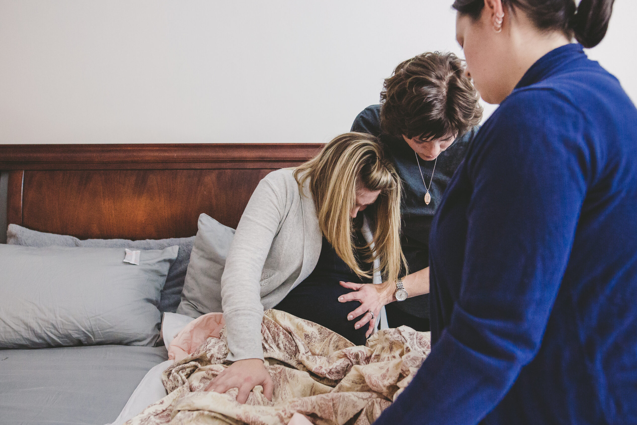 woman in labor at home with her midwife
