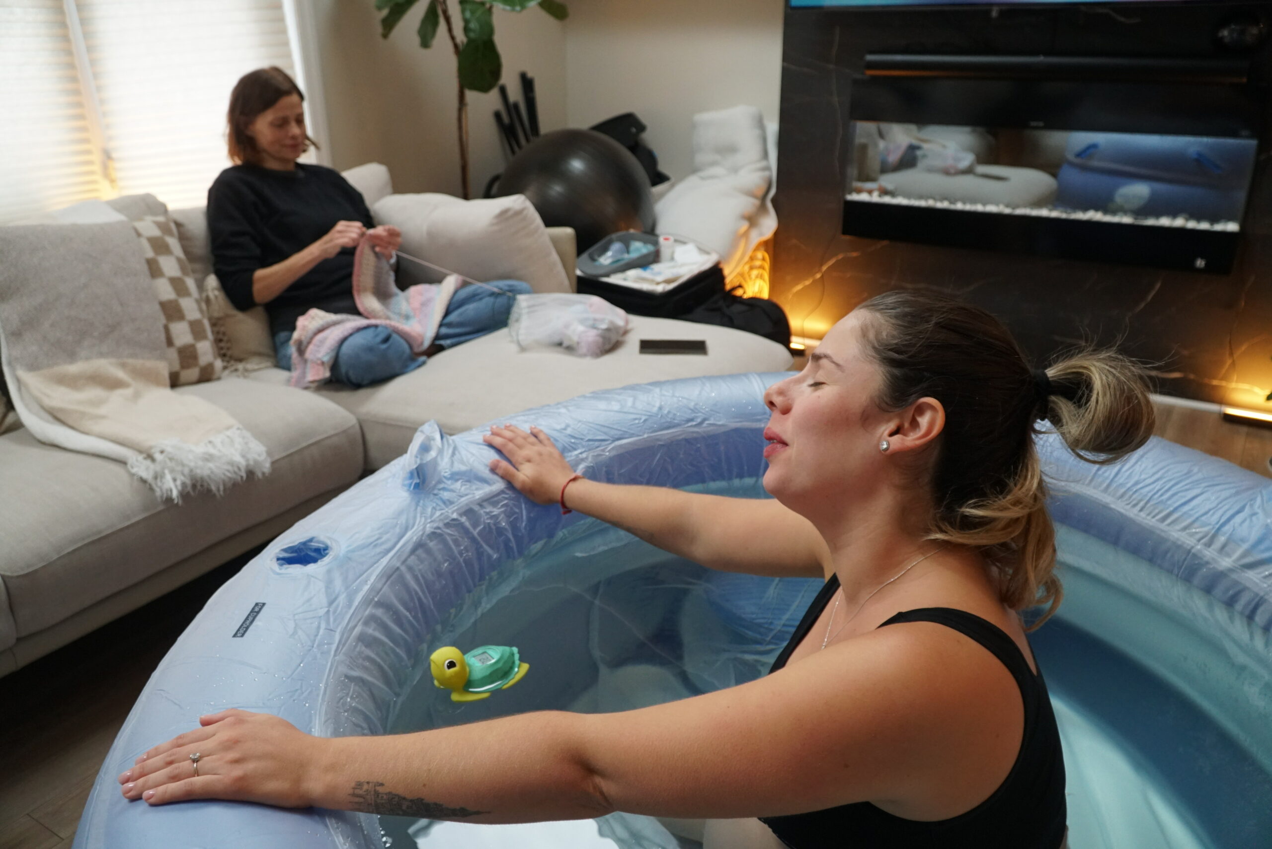 midwife-attending-client-laboring-in-a-tub-of-water