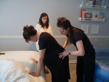 woman-in-labor-with-doula-support