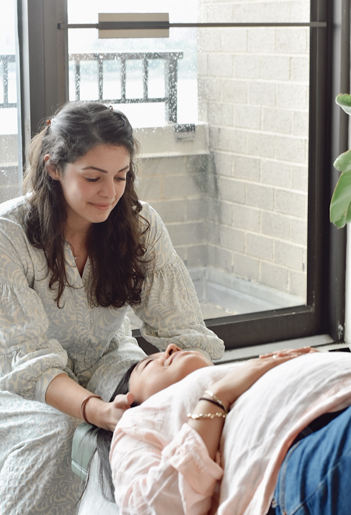 chiropractor-adjusting-a-young-pregnant-woman