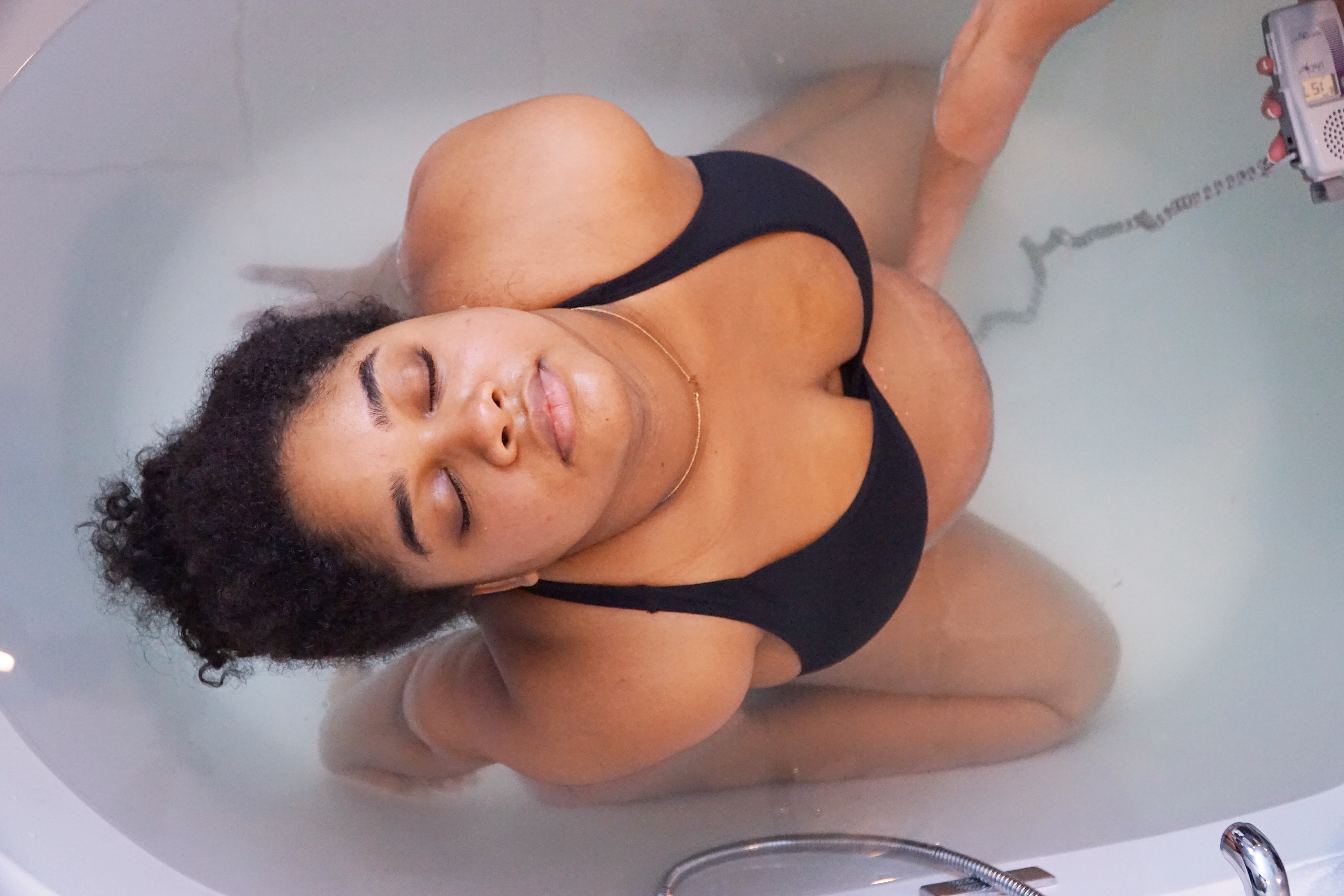 woman laboring in a waterbirth tub 
