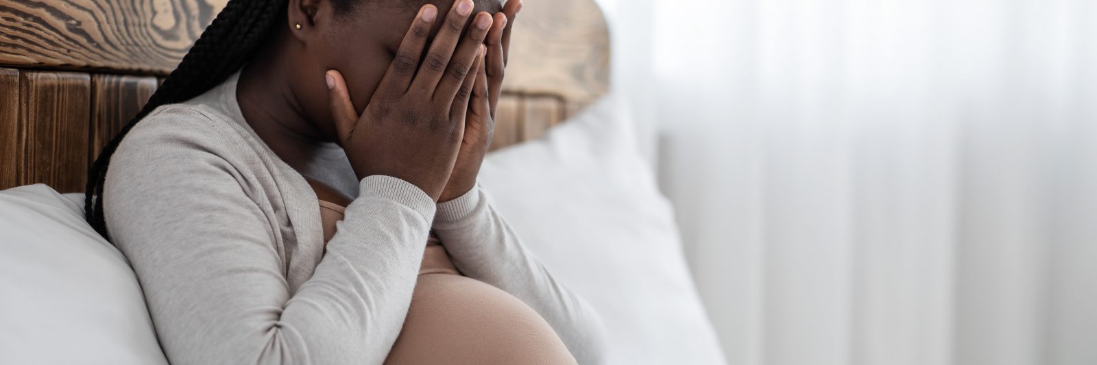 upset-black-pregnant-woman