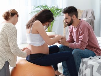 pregnant-couple-with-doula