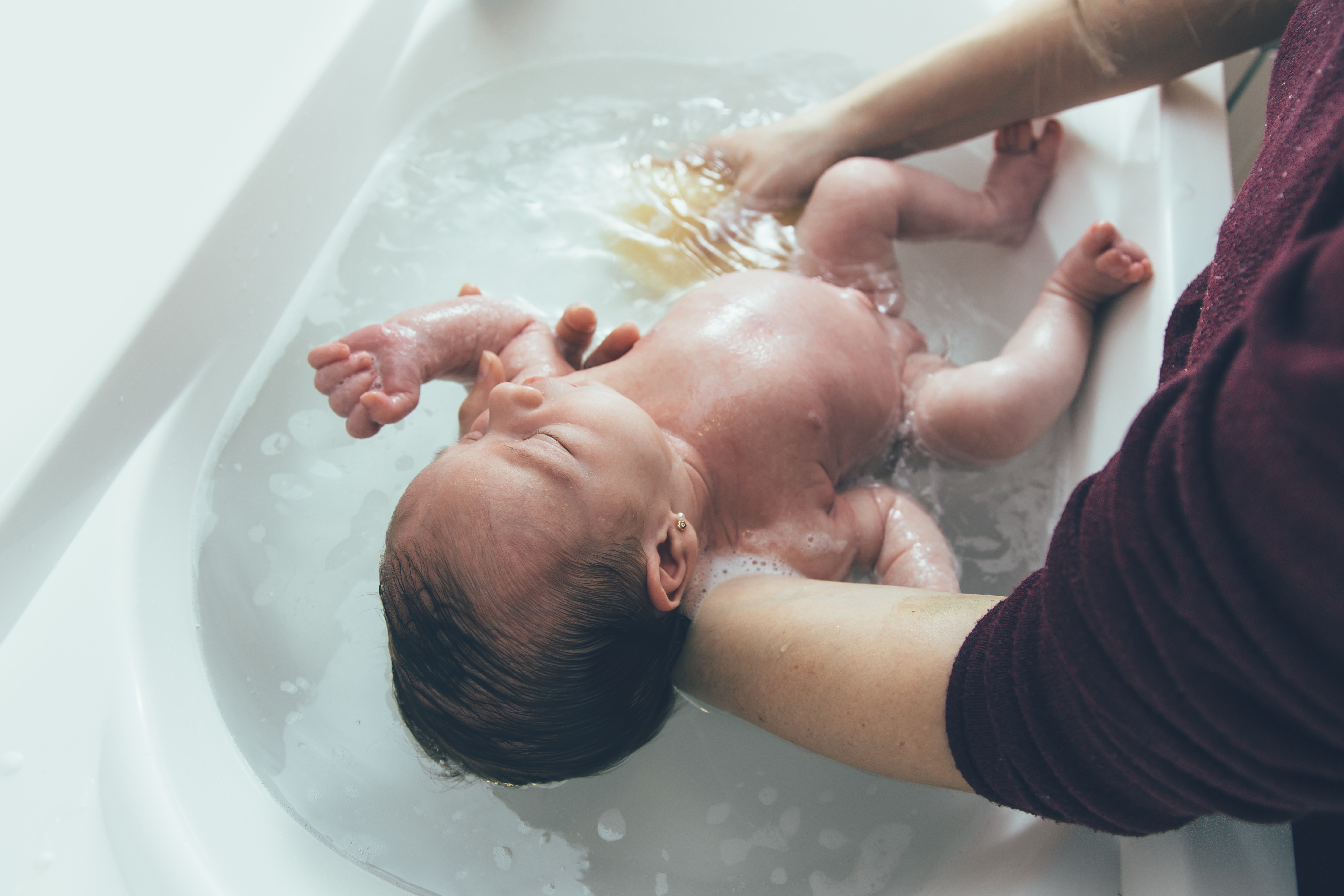 newborn bath