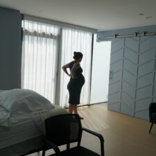 woman-in-labor-at-a-birth-center