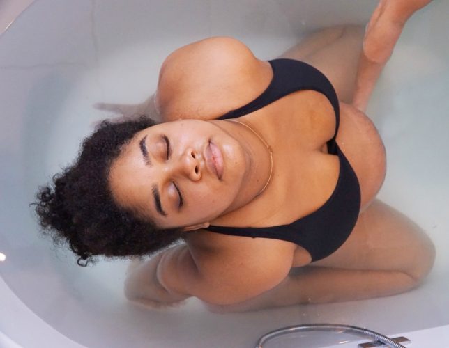 woman laboring in waterbirth tub